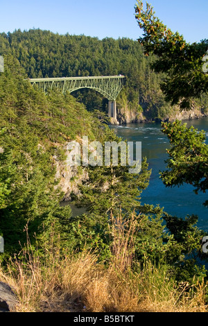 Col Deception pont reliant l'île de Whidbey Island Île Fidalgo et dans le comté de Washington Banque D'Images