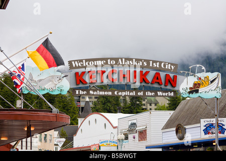 Inscription Bienvenue à l'Alaska, 1ère ville - Ketchikan - La Capitale mondiale du saumon Banque D'Images