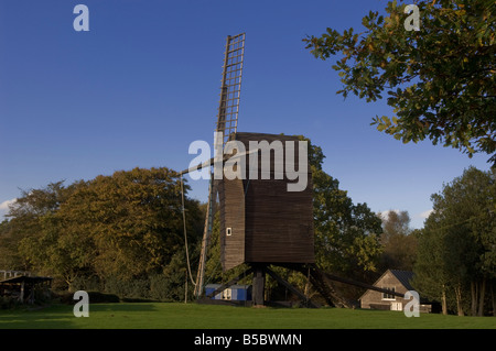 Le grade II Nutley moulin sur la forêt d'Ashdown - l'un d'une poignée d'ouvrir trestle poster mills qui survivent au Royaume-Uni Banque D'Images