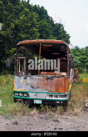 Burnt out school bus, Changhua, Taiwan, République de Chine (ROC) Banque D'Images