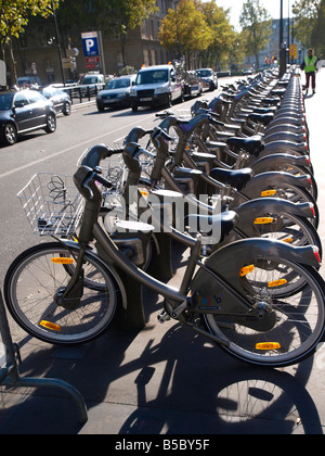 La liberté d'une carte Vélib' des vélos à l'Hôtel de Ville de Paris. Le programme est soutenu par la Mairie de Paris Banque D'Images