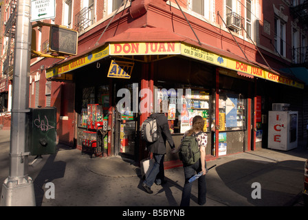 Épicerie dans le Lower East Side de New York, le dimanche 26 octobre 2008 Richard B Levine Banque D'Images