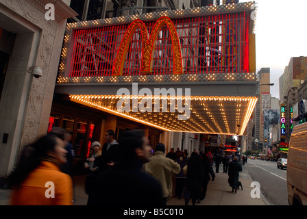 Restaurant McDonald's à Times Square le mercredi 22 octobre 2008 Richard B Levine Banque D'Images