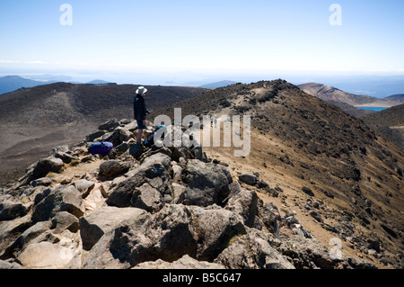 Sur le sommet du mont Tongariro, traversée de Tongariro, île du Nord, Nouvelle-Zélande Banque D'Images