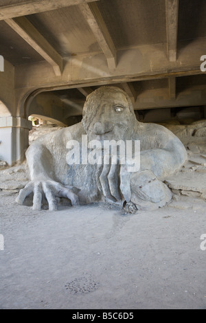 Troll sous le pont à l'oeuvre dans le quartier Fremont Seattle Washington Banque D'Images