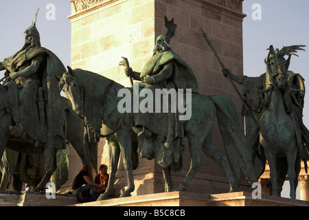 Statue de Hongrois, de la Place des Héros, Pest, Budapest, Hongrie Banque D'Images