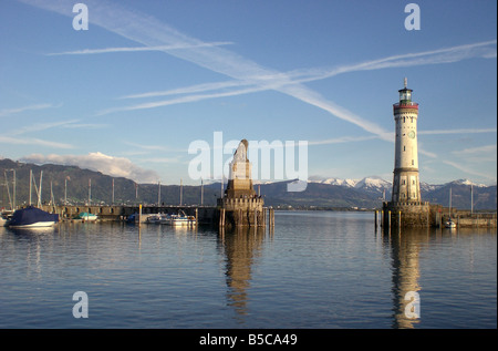 Vue depuis LINDAU EN ALLEMAGNE À TRAVERS LE BODENSEE Banque D'Images