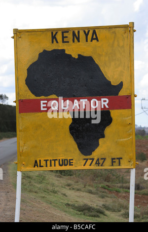 Traverse l'équateur sign in Kenya. Banque D'Images