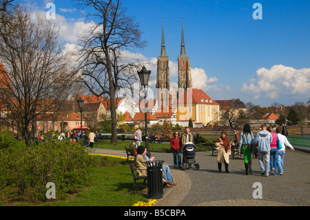 Wroclaw, Silésie, Pologne. Cathédrale de St John the Baptist, vu de l'Île Piasek (Ostrow Piaskowy) Banque D'Images