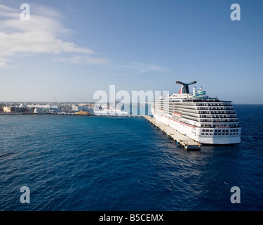 Bateau de croisière à quai à Cozumel, Mexique Banque D'Images