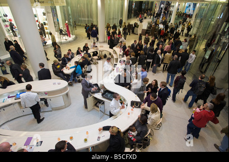 Searcy s Bar à Champagne dans le centre commercial de Westfield Développement Ville blanc W12 London United Kingdom Banque D'Images