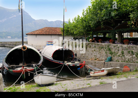 Les bateaux de pêche traditionnels à Loppia Lucias appelé près de Bellagio sur le lac de Côme dans la région Lombardie en Italie Banque D'Images