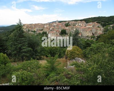 Le village provençal de Mons En Provence, Canton de Fayence, Var, France Banque D'Images