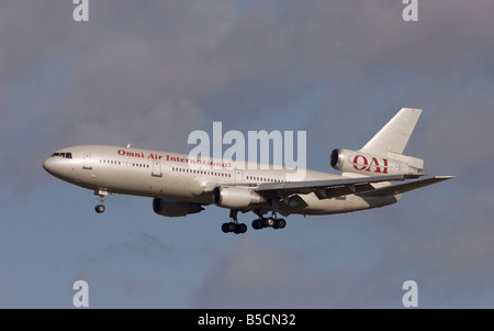 Omni Air International McDonnell Douglas DC 10 30er atterrissage à Brize Norton Banque D'Images