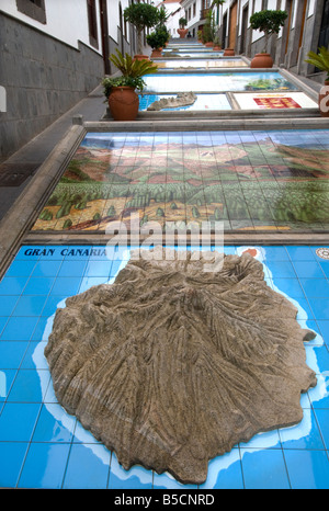 GRAN CANARIA Plaster relief carte 3d de l'île de Gran Canaria dans Firgas Village Gran Canaria Îles Canaries Espagne Banque D'Images