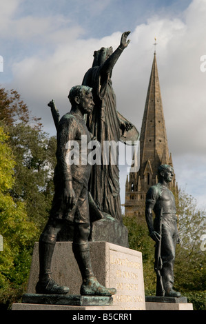 War Memorial par Llandaf Llandaff Cathedral Cardiff Wales UK après-midi d'automne Banque D'Images