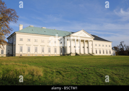 Façade occidentale de l'empire au château de Kačina près de Kutná Hora, République tchèque. Banque D'Images