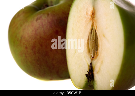 Close up de la tranche d'un ensemble de cuisson et bramley apple Banque D'Images