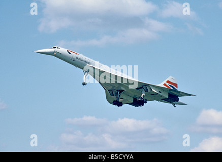 Aerospatiale Concorde de British Airways à l'atterrissage à l'aéroport London Heathrow Banque D'Images