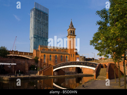 301 874-6448, St George's Church, Canal de Castlefield, Manchester, Angleterre, Europe Banque D'Images