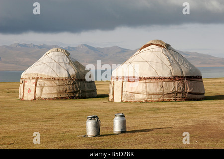 Les yourtes kirghizes, le lac Song-Kol, Tien Shan mountain, du Kirghizistan, de l'Asie centrale Banque D'Images