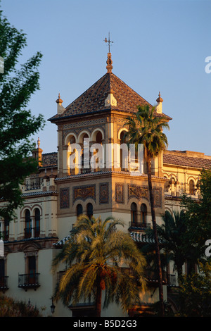 Tour de l'hôtel Alfonso XIII en soirée, Séville, Andalousie, Espagne (Andalousie), Europe Banque D'Images