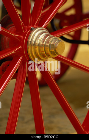 Roue colorée de calèche, Feria del Caballo (cheval), Jerez de la Frontera, Cadix, Andalousie, Espagne Banque D'Images