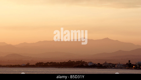 Le coucher du soleil et Misty Hills à Chypre Banque D'Images