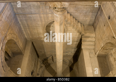 Arbre de mesure de l'ancien Nilomètre (AD 861) utilisé pour mesurer la profondeur du Nil comme prédicteur pour les récoltes, île de Rhoda, le Caire, Egypte Banque D'Images