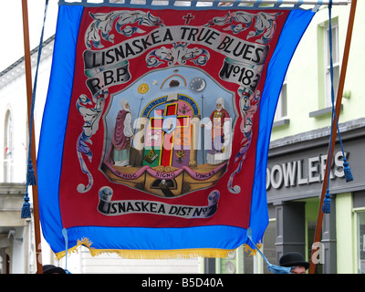 La Royal Institution noire '12 août' Parade à Enniskillen Fermanagh Comté d'Irlande (a eu lieu le 9 août 2008) Banque D'Images