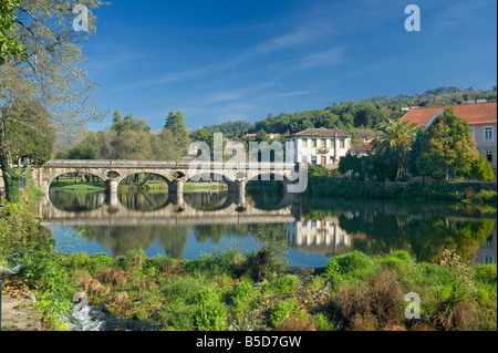 La Costa Verde, Portugal Minho, Arcos de Valdevez, le pont sur la rivière Vez Banque D'Images