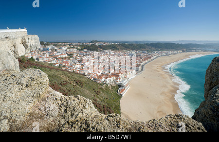 Portugal Costa da Prata, l'Estremadura Nazaré, ville et plage prises de Sítio Banque D'Images