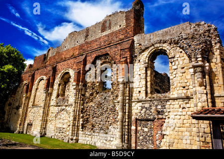 Droit à la recherche dans les ruines de l'abbaye de St Augustin de Canterbury en Angleterre s Banque D'Images