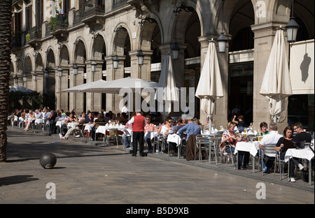 Restaurant sur la Plaça Reial à Barcelone Catalogne Espagne Banque D'Images