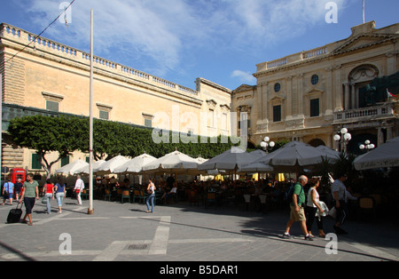 L 'cafe' in 'Codina, Place de la République' La Valette, Malte. Banque D'Images