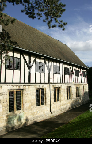 Ville de York, en Angleterre. L'élévation du sud de la 14e siècle bois Hospitium dans les 10 acres de jardins du Musée. Banque D'Images