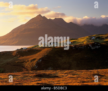 Croftship d'Elgol, Loch Scavaig et Cuillin Hills derrière, au coucher du soleil, l'île de Skye, Écosse, Hébrides intérieures, de l'Europe Banque D'Images