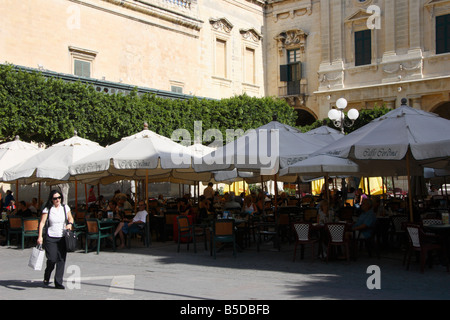 L 'cafe' in 'Codina, Place de la République', La Valette, Malte. Banque D'Images