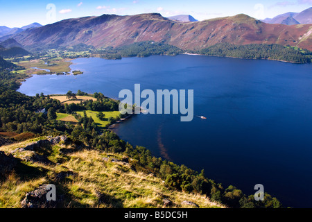 Derwent Water et la vallée de Borrowdale de Falcon Crag, 'le Lake District' Cumbria England UK Banque D'Images