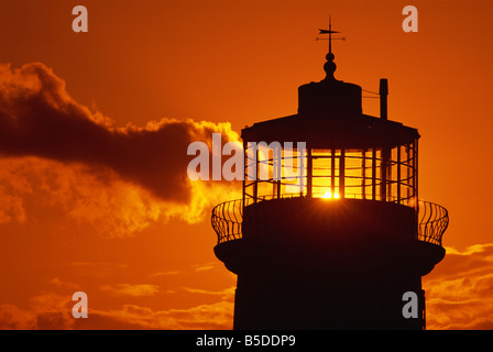 Sun shining through lanterne de Belle Tout, phare désaffecté, Beachy Head, Sussex, Angleterre, Europe Banque D'Images