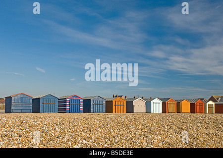 Cabines de plage enfermé pour l'hiver, Hayling Island, Hampshire, Angleterre, Europe Banque D'Images