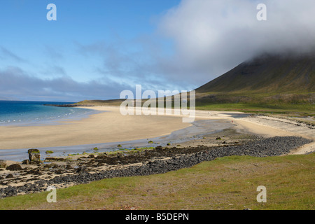 Plage à l'ouest de l'Islande Arnarfjordur Banque D'Images