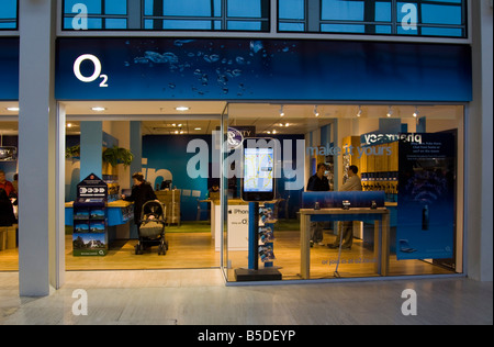 Boutique de téléphonie mobile o2 - Centre commercial thecentre : mk - Milton Keynes - Buckinghamshire Banque D'Images