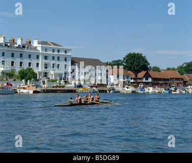 Tamise à Henley on Thames Oxfordshire England Royaume-Uni Europe Banque D'Images