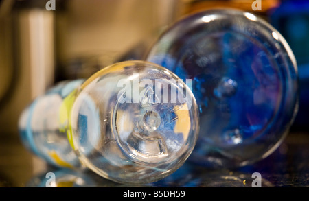 Bouteille d'eau réutilisable et bouteille de bébé faits de plastique polycarbonate recycler avis 7 Banque D'Images