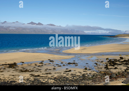 Plage à l'ouest de l'Islande Arnarfjordur Banque D'Images