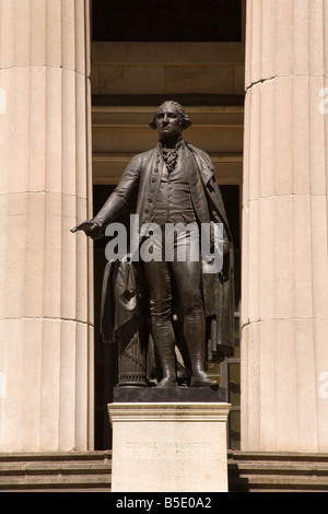 Statue de George Washington au Federal Hall, le Lower Manhattan, New York City, New York, USA, Amérique du Nord Banque D'Images