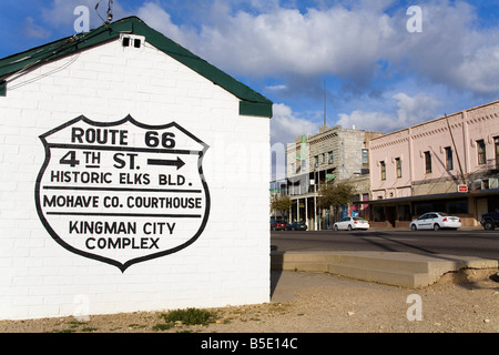 L'historique Route 66 sign on Railway shed, Ville Kingman, Arizona, USA, Amérique du Nord Banque D'Images