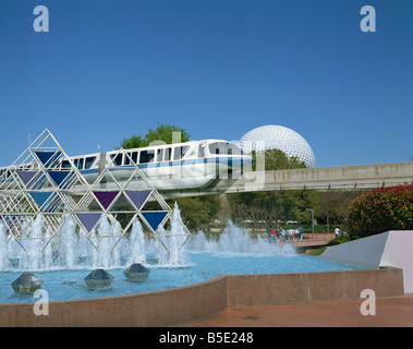 Le vaisseau spatial Terre Monorail, Voyage dans l'imagination et la fontaine, geo-dôme à l'Epcot Center, Orlando, Floride, USA Banque D'Images