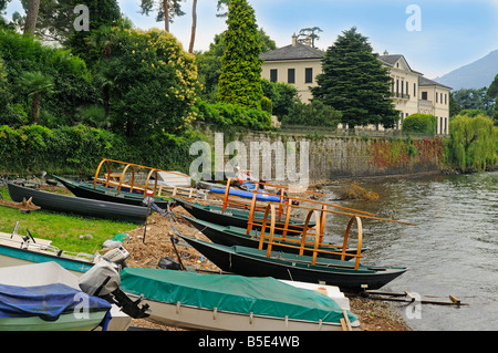 Les bateaux de pêche traditionnels à Loppia Lucias appelé près de Bellagio sur le lac de Côme dans la région Lombardie en Italie Banque D'Images